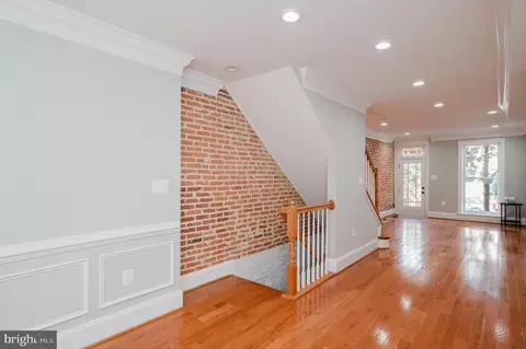 Entry Way - 1444 Andre St, Baltimore, MD 21230 photo 3 of 10