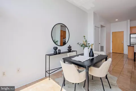 Dining - 2772 Lighthouse Pt E #408, Baltimore, MD 21224 photo 3 of 3