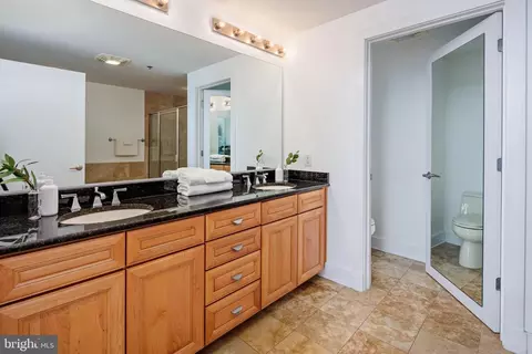 Bath - 2772 Lighthouse Pt E #408, Baltimore, MD 21224 photo 1 of 6