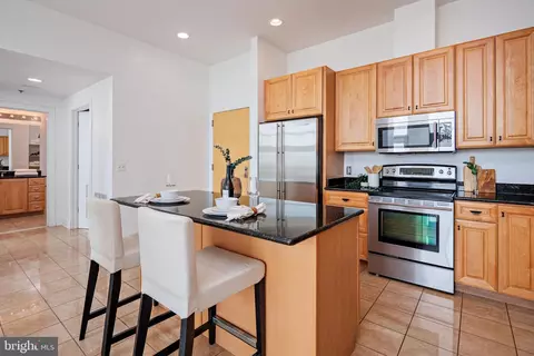 Kitchen - 2772 Lighthouse Pt E #408, Baltimore, MD 21224 photo 3 of 6