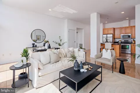 Living - 2772 Lighthouse Pt E #408, Baltimore, MD 21224 photo 3 of 3