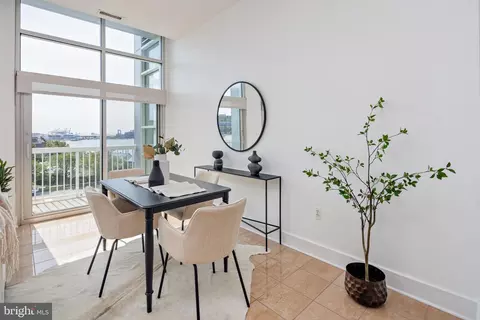 Dining - 2772 Lighthouse Pt E #408, Baltimore, MD 21224 photo 1 of 3