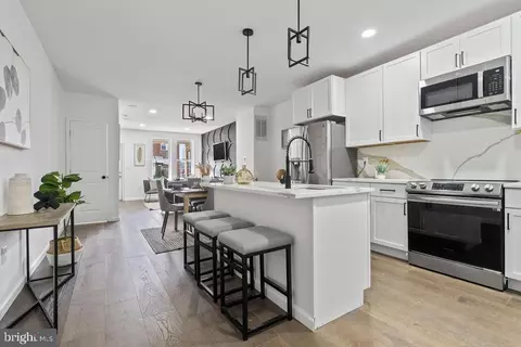 Entry Way - 165 N Monastery Ave, Baltimore, MD 21229 photo 1 of 4