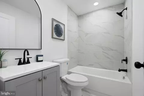 Bath - 165 N Monastery Ave, Baltimore, MD 21229 photo 1 of 2