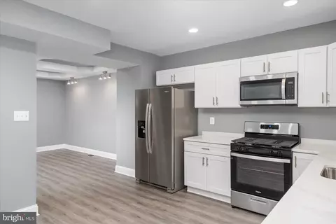 Entry Way - 3845 Brooklyn Ave, Baltimore Highlands, MD 21225 photo 6 of 9