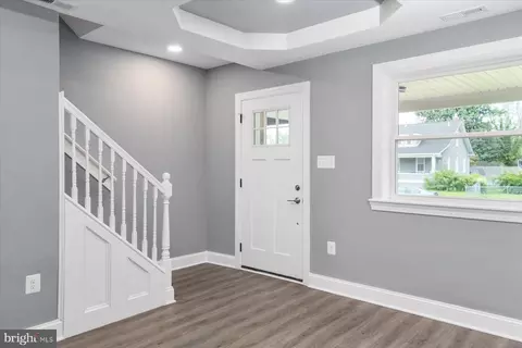 Entry Way - 3845 Brooklyn Ave, Baltimore Highlands, MD 21225 photo 2 of 9