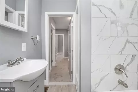 Entry Way - 3845 Brooklyn Ave, Baltimore Highlands, MD 21225 photo 7 of 9