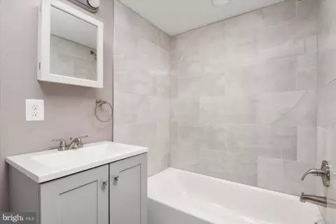 Bath - 3845 Brooklyn Ave, Baltimore Highlands, MD 21225 photo 1 of 1