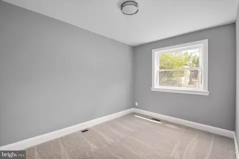 Bedroom - 3845 Brooklyn Ave, Baltimore Highlands, MD 21225 photo 2 of 3