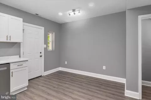 Entry Way - 3845 Brooklyn Ave, Baltimore Highlands, MD 21225 photo 5 of 9