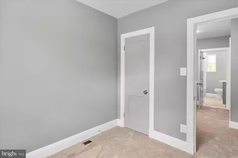 Entry Way - 3845 Brooklyn Ave, Baltimore Highlands, MD 21225 photo 8 of 9