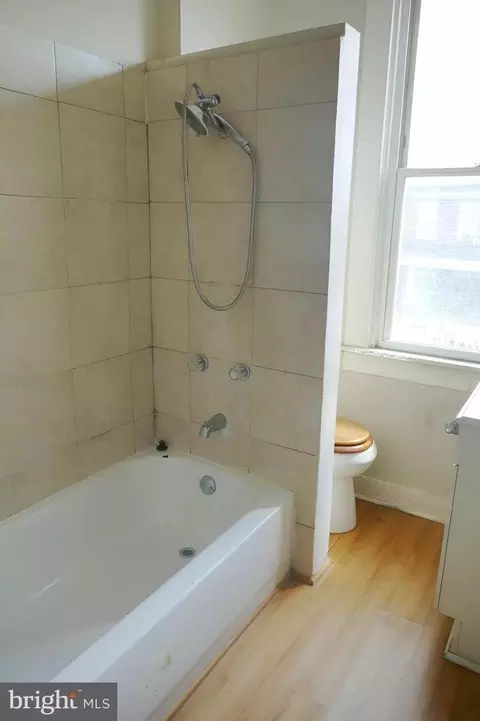 Bath - 3102 Lawnview Ave, Baltimore, MD 21213 photo 1 of 1