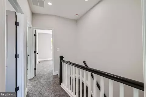 Entry Way - 767 Linnard St, Baltimore, MD 21229 photo 5 of 6
