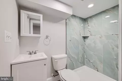 Bath - 767 Linnard St, Baltimore, MD 21229 photo 2 of 2