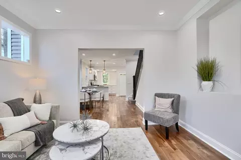 Entry Way - 5524 Sefton Ave, Baltimore, MD 21214 photo 1 of 4