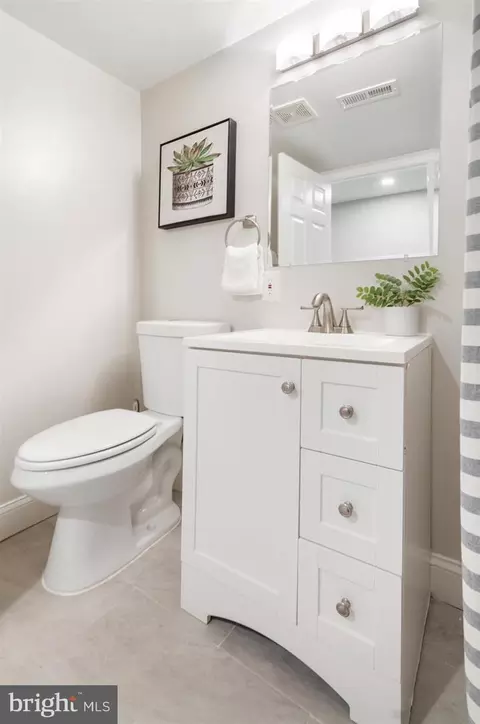 Bath - 1247 E Belvedere Ave, Baltimore, MD 21239 photo 4 of 5