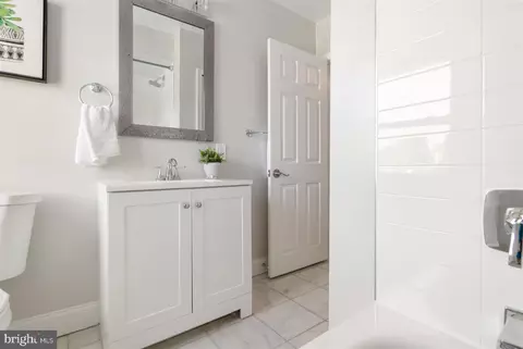 Bath - 1247 E Belvedere Ave, Baltimore, MD 21239 photo 1 of 5