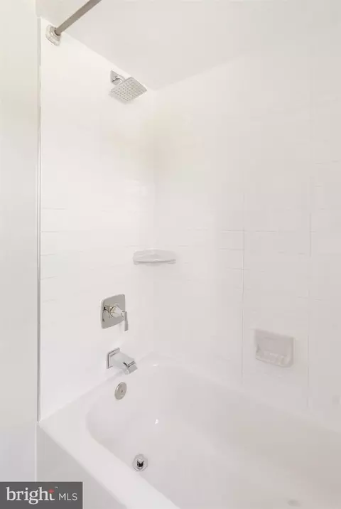 Bath - 1247 E Belvedere Ave, Baltimore, MD 21239 photo 3 of 5
