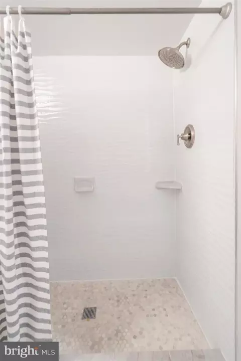Bath - 1247 E Belvedere Ave, Baltimore, MD 21239 photo 5 of 5