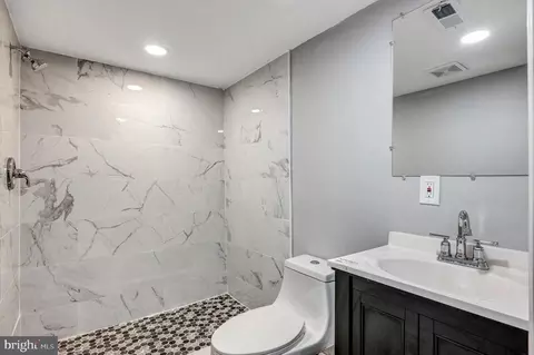 Bath - 3816 Bonner Rd, Baltimore, MD 21216 photo 4 of 4