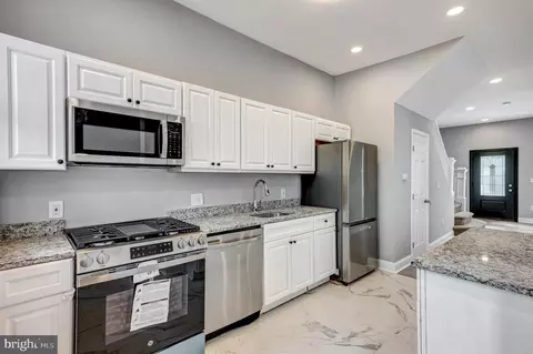 Entry Way - 3816 Bonner Rd, Baltimore, MD 21216 photo 2 of 5