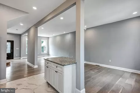 Entry Way - 3816 Bonner Rd, Baltimore, MD 21216 photo 3 of 5