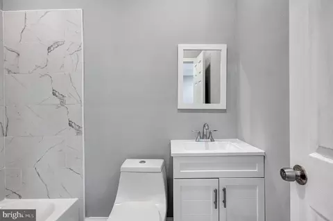 Bath - 3816 Bonner Rd, Baltimore, MD 21216 photo 3 of 4