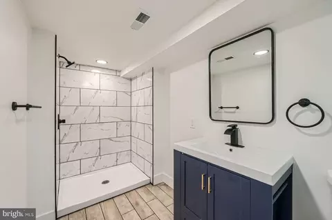 Bath - 4428 Manorview Rd, Baltimore, MD 21229 photo 3 of 3