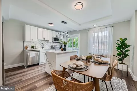 Dining - 4428 Manorview Rd, Baltimore, MD 21229 photo 2 of 2