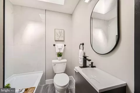 Bath - 4428 Manorview Rd, Baltimore, MD 21229 photo 1 of 3