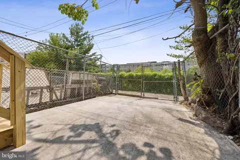 Exterior - 2227 E Preston St, Baltimore, MD 21213 photo 2 of 3