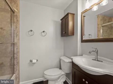 Bath - 1123 Durst St, Baltimore, MD 21230 photo 3 of 4