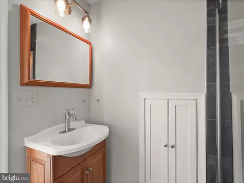 Bath - 1123 Durst St, Baltimore, MD 21230 photo 2 of 4