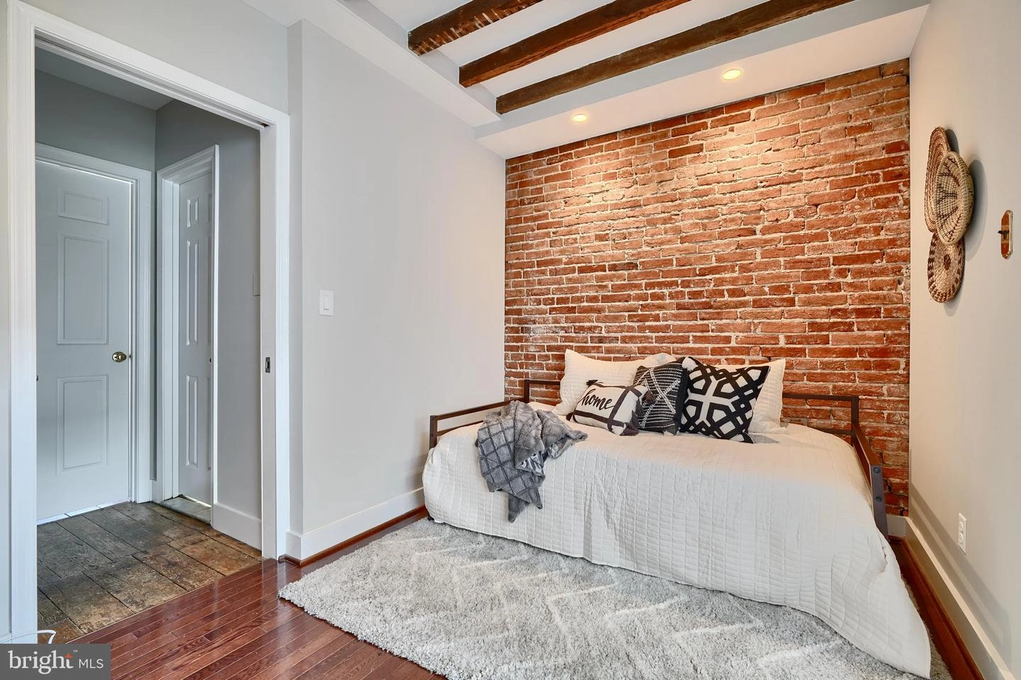 Bedroom - 39 E Hamburg St E, Baltimore, MD 21230 photo 5 of 5