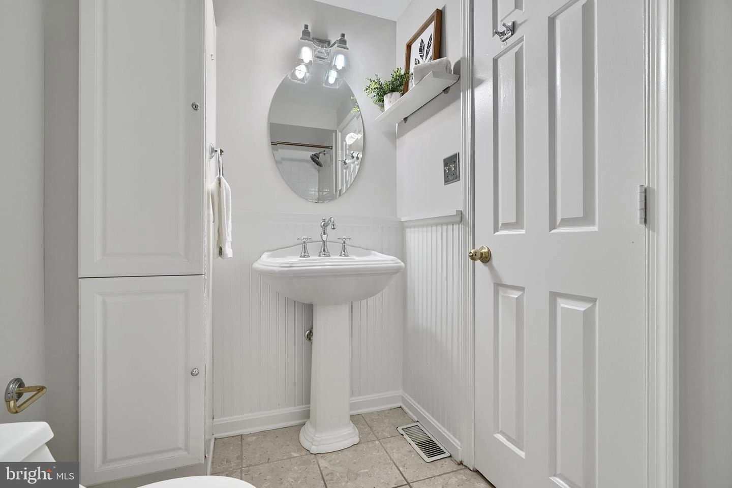 Bath - 39 E Hamburg St E, Baltimore, MD 21230 photo 1 of 3