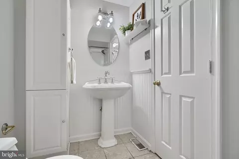 Bath - 39 E Hamburg St E, Baltimore, MD 21230 photo 1 of 3