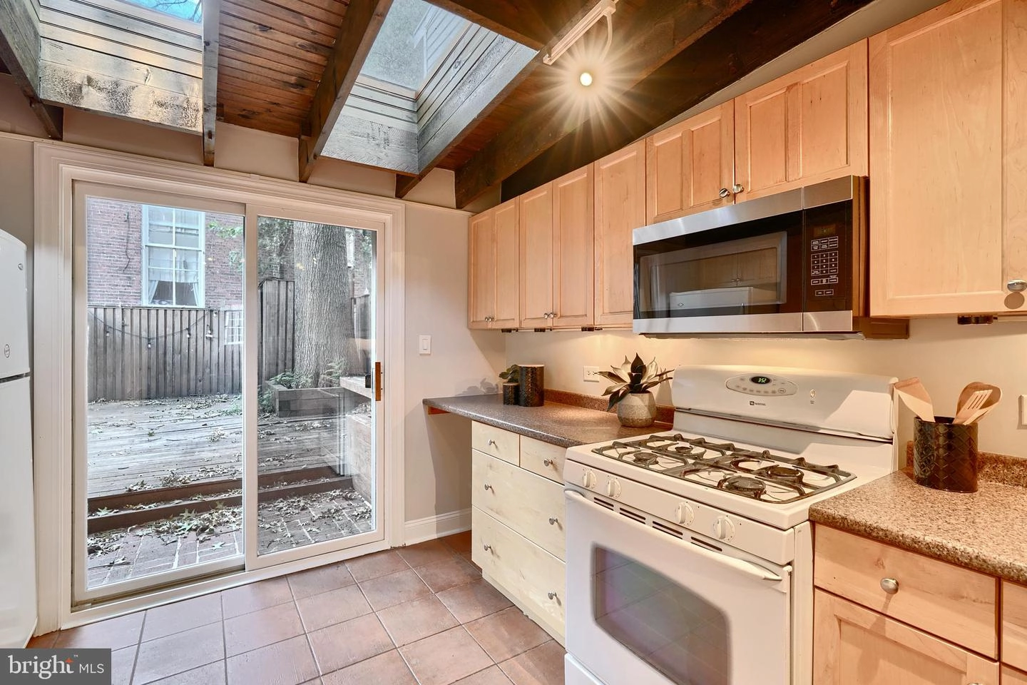 Kitchen - 39 E Hamburg St E, Baltimore, MD 21230 photo 1 of 2