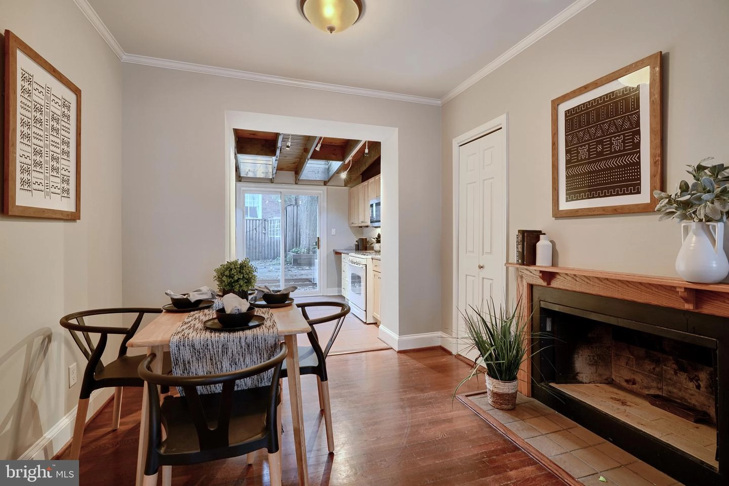 Dining - 39 E Hamburg St E, Baltimore, MD 21230 photo 1 of 2