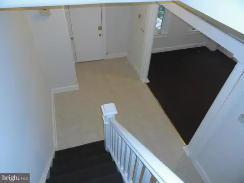 Entry Way - 12 S Tremont Rd, Baltimore, MD 21229 photo 5 of 6