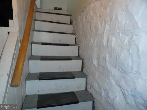 Entry Way - 12 S Tremont Rd, Baltimore, MD 21229 photo 6 of 6