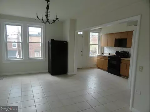 Living - 12 S Tremont Rd, Baltimore, MD 21229 photo 4 of 5