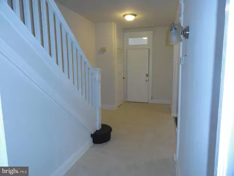 Entry Way - 12 S Tremont Rd, Baltimore, MD 21229 photo 4 of 6