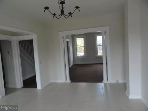 Entry Way - 12 S Tremont Rd, Baltimore, MD 21229 photo 2 of 6