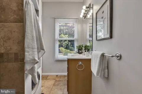 239 S Duncan St, Baltimore, MD 21231 photo 16
