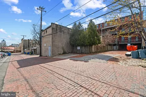 Exterior - 923 N Calvert St, Baltimore, MD 21202 photo 6 of 9