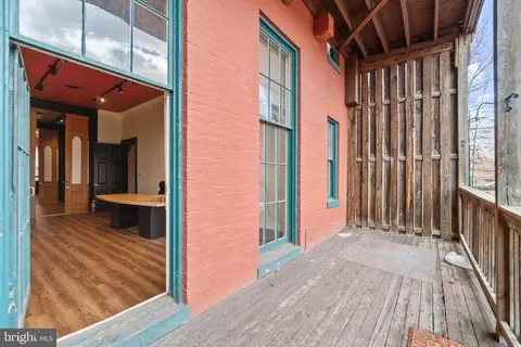 Exterior - 923 N Calvert St, Baltimore, MD 21202 photo 2 of 9