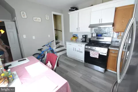 Entry Way - 3612 Mount Pleasant Ave, Baltimore, MD 21224 photo 2 of 3