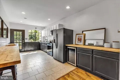 Entry Way - 323 E Lanvale St, Baltimore, MD 21202 photo 4 of 5