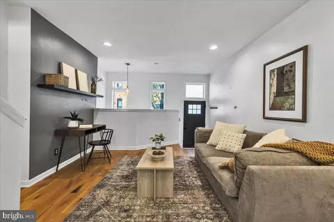 Entry Way - 323 E Lanvale St, Baltimore, MD 21202 photo 3 of 5