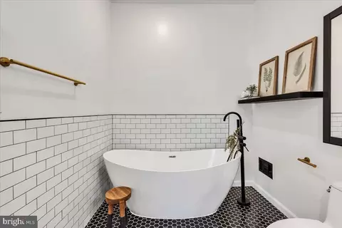 Bath - 323 E Lanvale St, Baltimore, MD 21202 photo 3 of 5